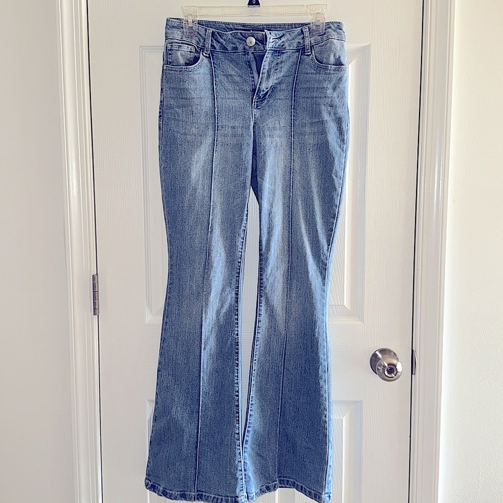 LIKE NEW d.jeans Women’s Size 4 Denim Jeans Flare Bottom